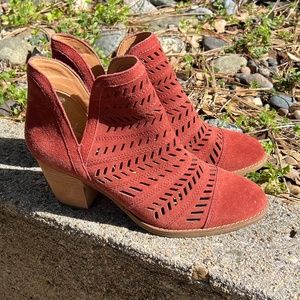 FRYE AND CO.  Rust Ankle Booties